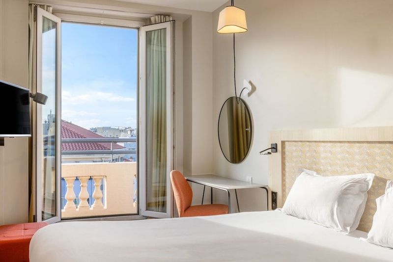Hotel Vendome - Image 8
