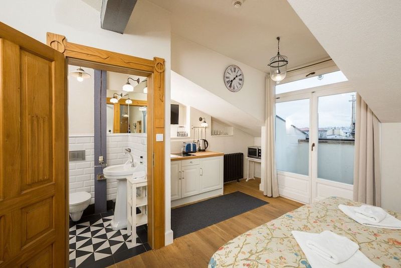 Antique Apartments - Image 7