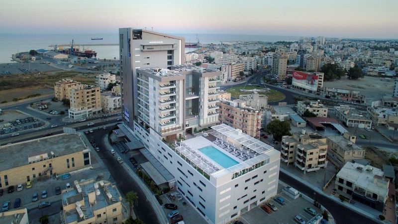 Radisson Blu Hotel Larnaca - Image 5