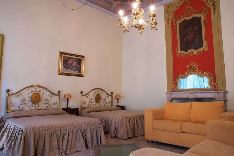 Hotel La Luna - Image 5