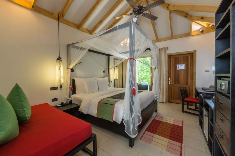 Vilamendhoo Island Resort & Spa - Image 2