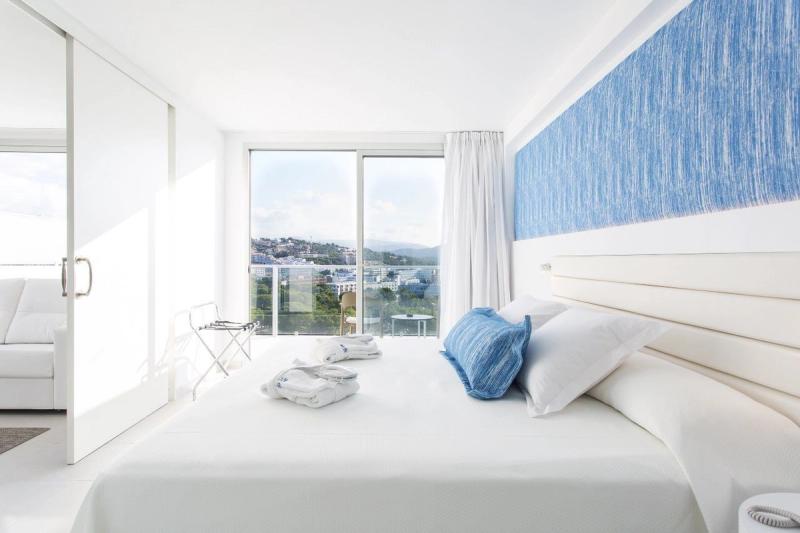 Reverence Life Hotel - Image 6