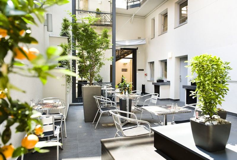 Opera Garden Hotel & Apartments - Image 1