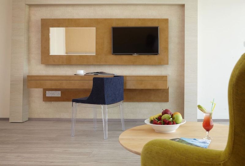 Melpo Antia Hotel & Suites - Image 3