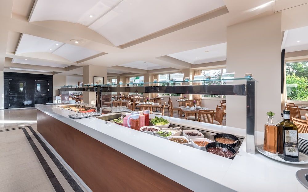 Apollo Beach Hotel - Image 4