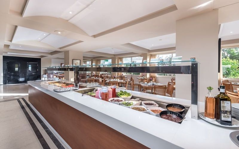 Apollo Beach Hotel - Image 4