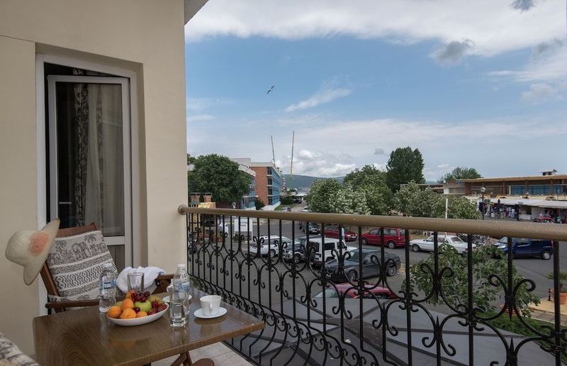 Hotel Lotus - Image 8