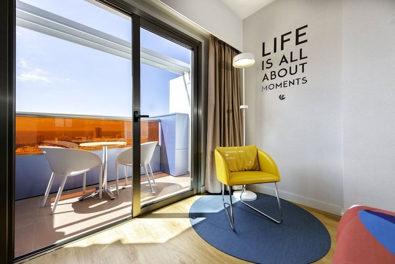 Paradise Park Fun Lifestyle Hotel - Image 8