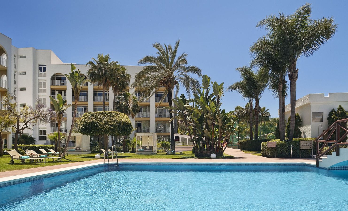 Nyt en avslappende ferie ved sjøen nær Marbella på ME Marbella