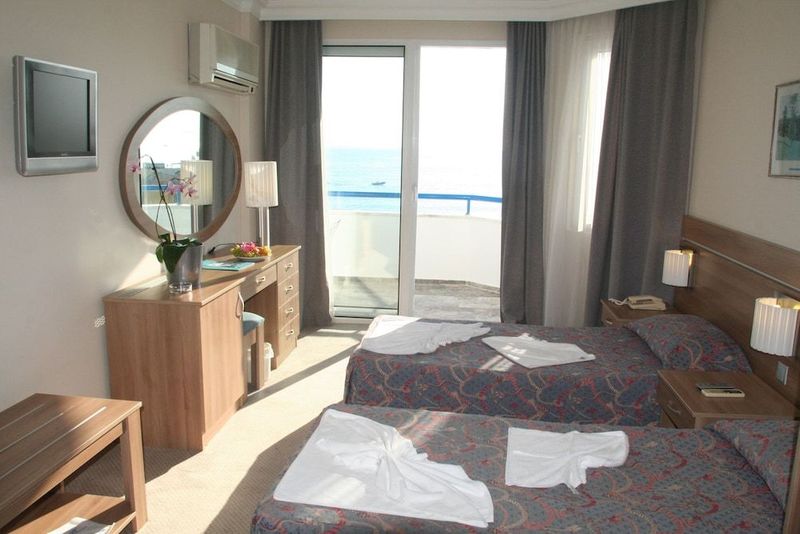 Elysee Beach Hotel - Image 2