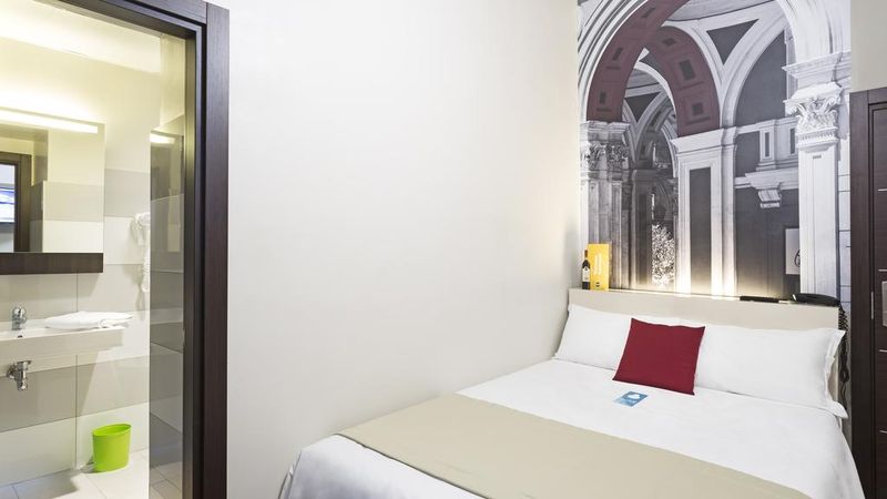 B&B Hotel Napoli - Image 7