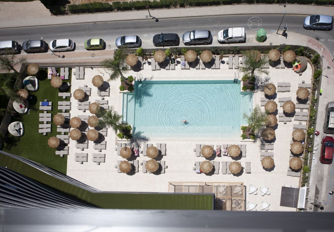 Centralt beliggende i Benidorm byder Primavera Park Hotel & Apartments på to swimmingpools, hvoraf den ene ligger på taget og har en smuk udsigt.