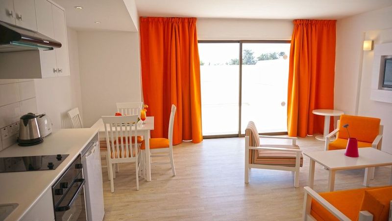 Liquid Hotel Apartments - Image 10