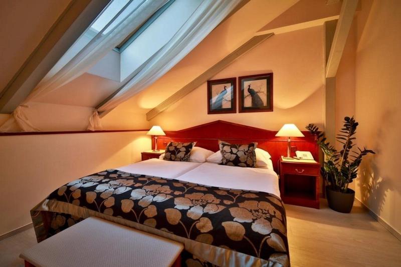 Hotel Carlton - Image 3