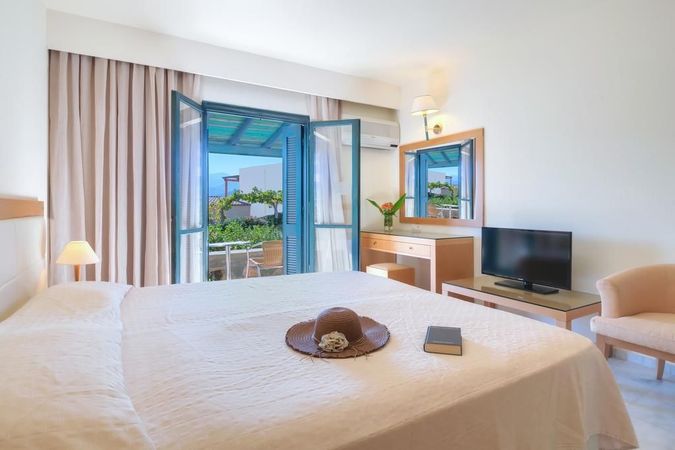 Dobbeltværelse m. delvis havudsigt på Miramare Resort & SPA 