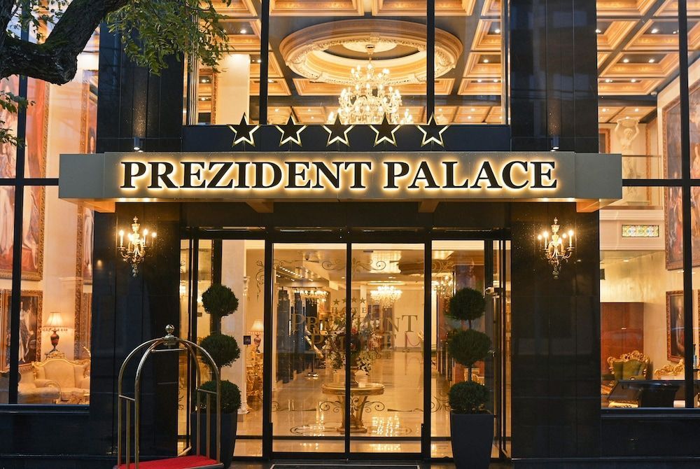 Prezident Palace Beograd ligger centralt i Beograd og inviterer til luksuriøse omgivelser med pool, SPA og restaurant.