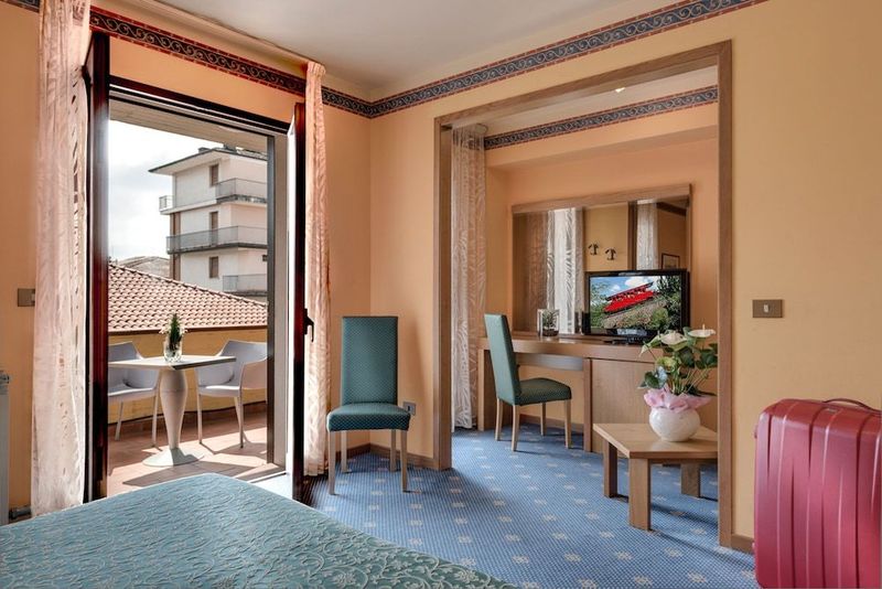 Hotel Boston - Image 8