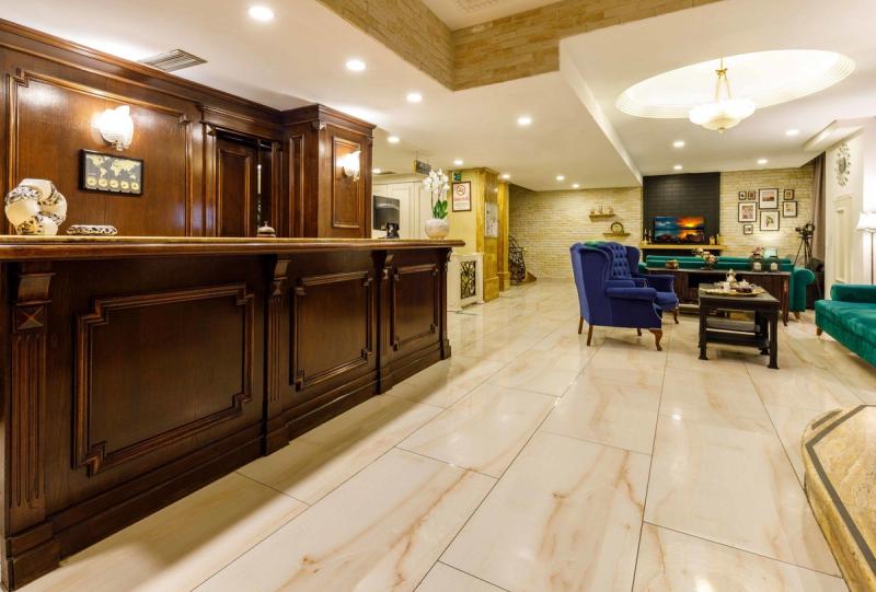 Golden Crown Hotel - Image 6