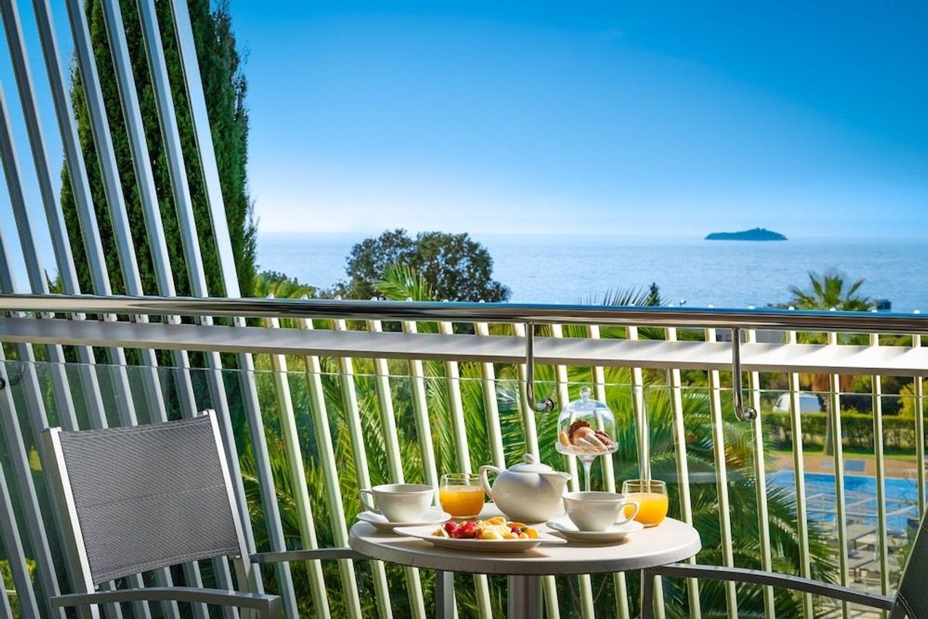 Valamar Lacroma Dubrovnik ligger på den lille halvø tæt på Dubrovnik. Her har du adgang til stenstrand og masser af udsigt over skærgården