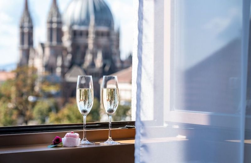 Leonardo Hotel Premium Wien Hauptbahnhof - Image 1