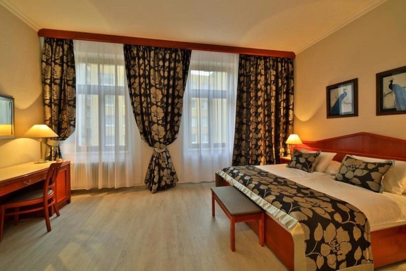 Hotel Carlton - Image 7