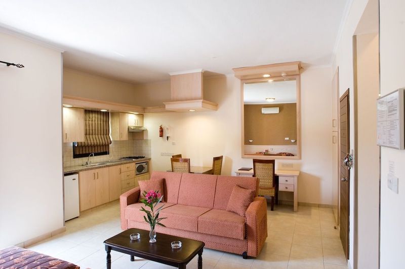 Senator Hotel Apartments - Image 4
