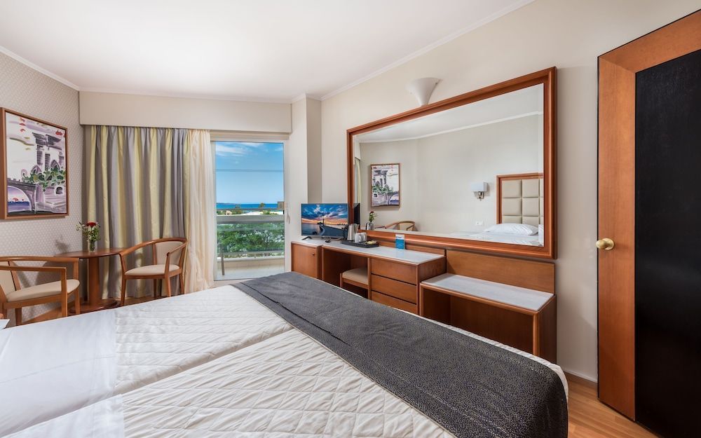 Apollo Beach Hotel - Image 6
