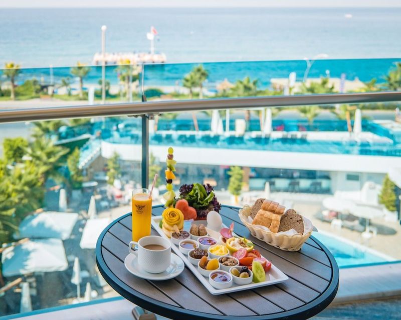 Sunprime C-Lounge Hotel - Image 2