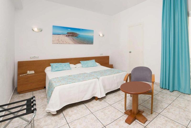 Hotel Tropical Ibiza - Image 4