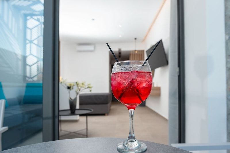 Zoes Hotel - Image 8