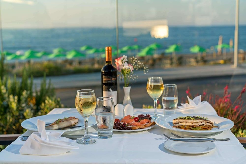 Pearl Beach Hotel - Image 5