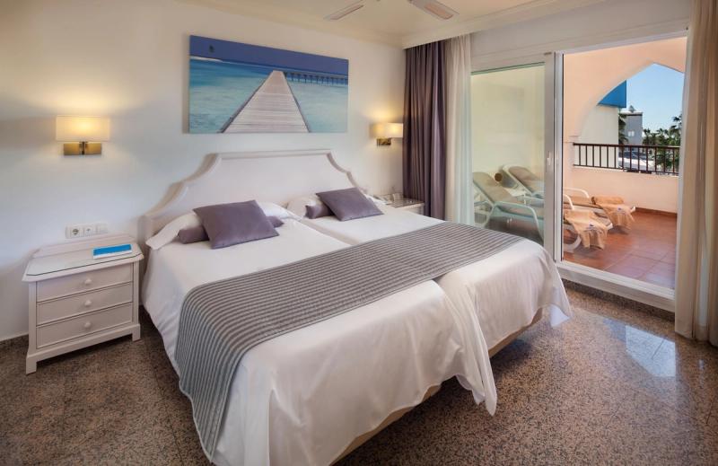Mac Puerto Marina - Image 2