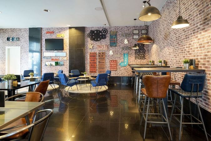 Ocean bar
