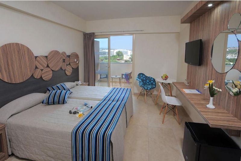 Nelia Beach Hotel & Spa - Image 3
