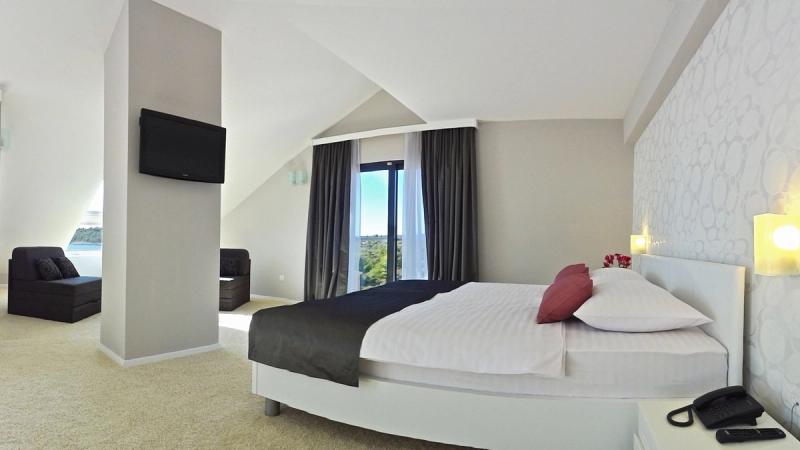 Life Hotel - Image 3