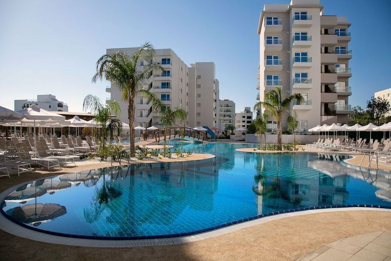 Vangelis Hotel & Suites - Image 1