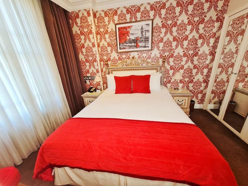 Ashburn Hotel - Image 5