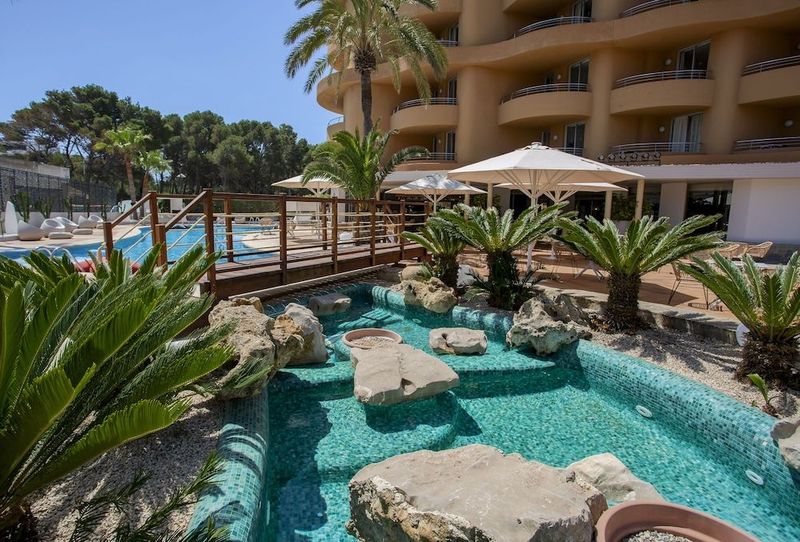 Marins Beach Club - Image 1