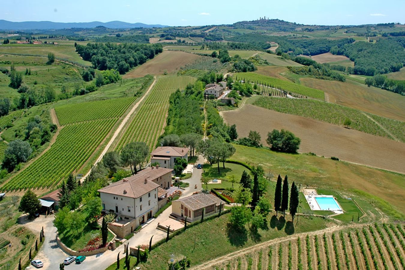 Agriturismo Poderi Arcangelo ligger omgiven av det vackra landskapet i Toscana.