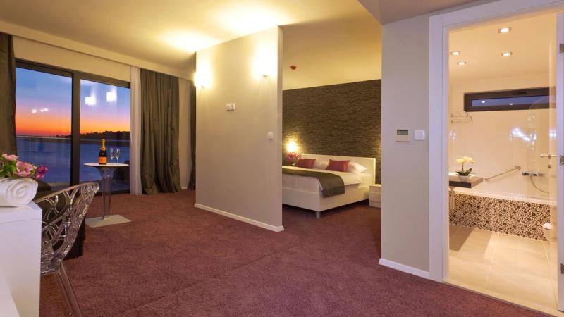 Life Hotel - Image 6
