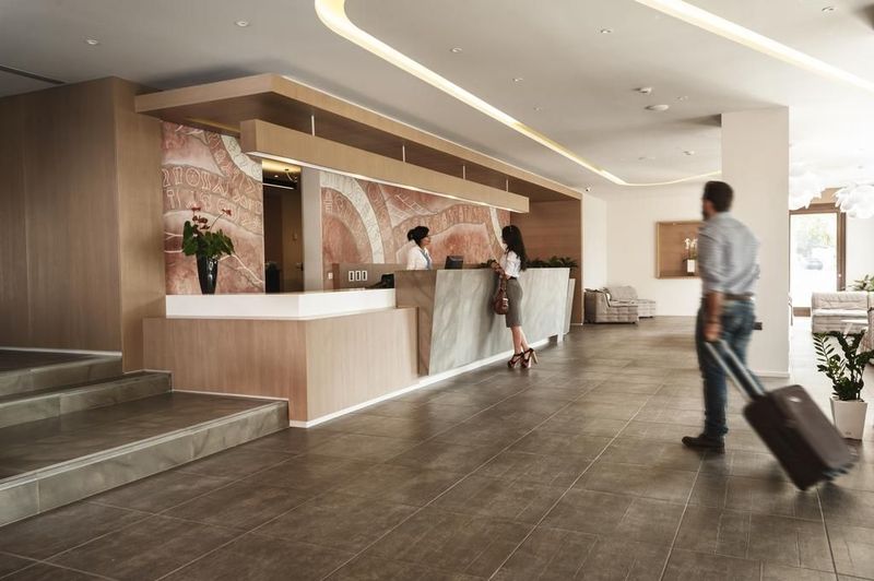 Kriti Hotel - Image 6