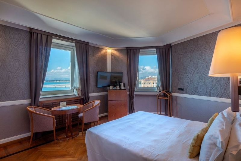 Grand Hotel Ortigia - Image 4