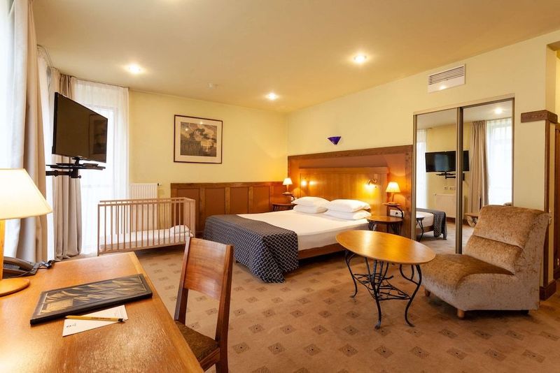 Best Western Santakos Hotel - Image 4
