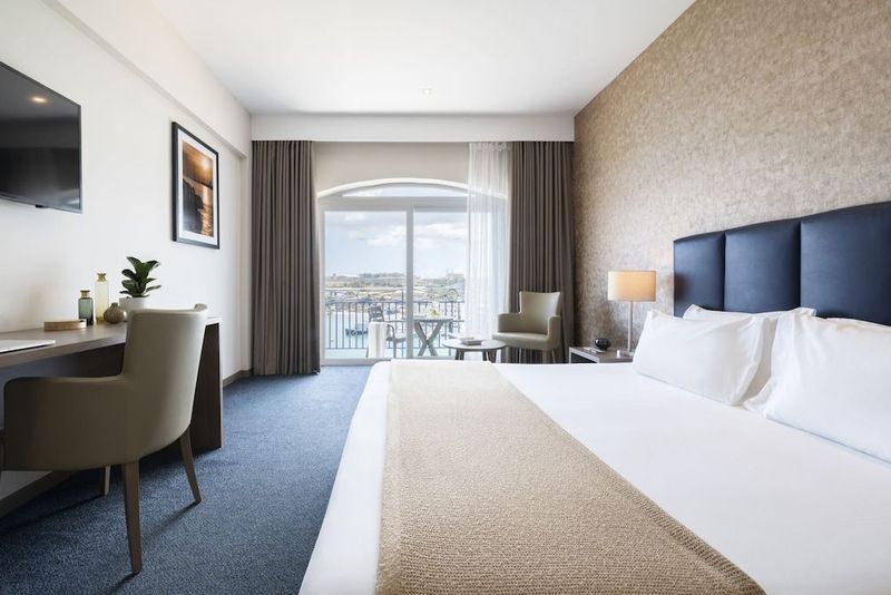 The Waterfront Hotel - Image 6