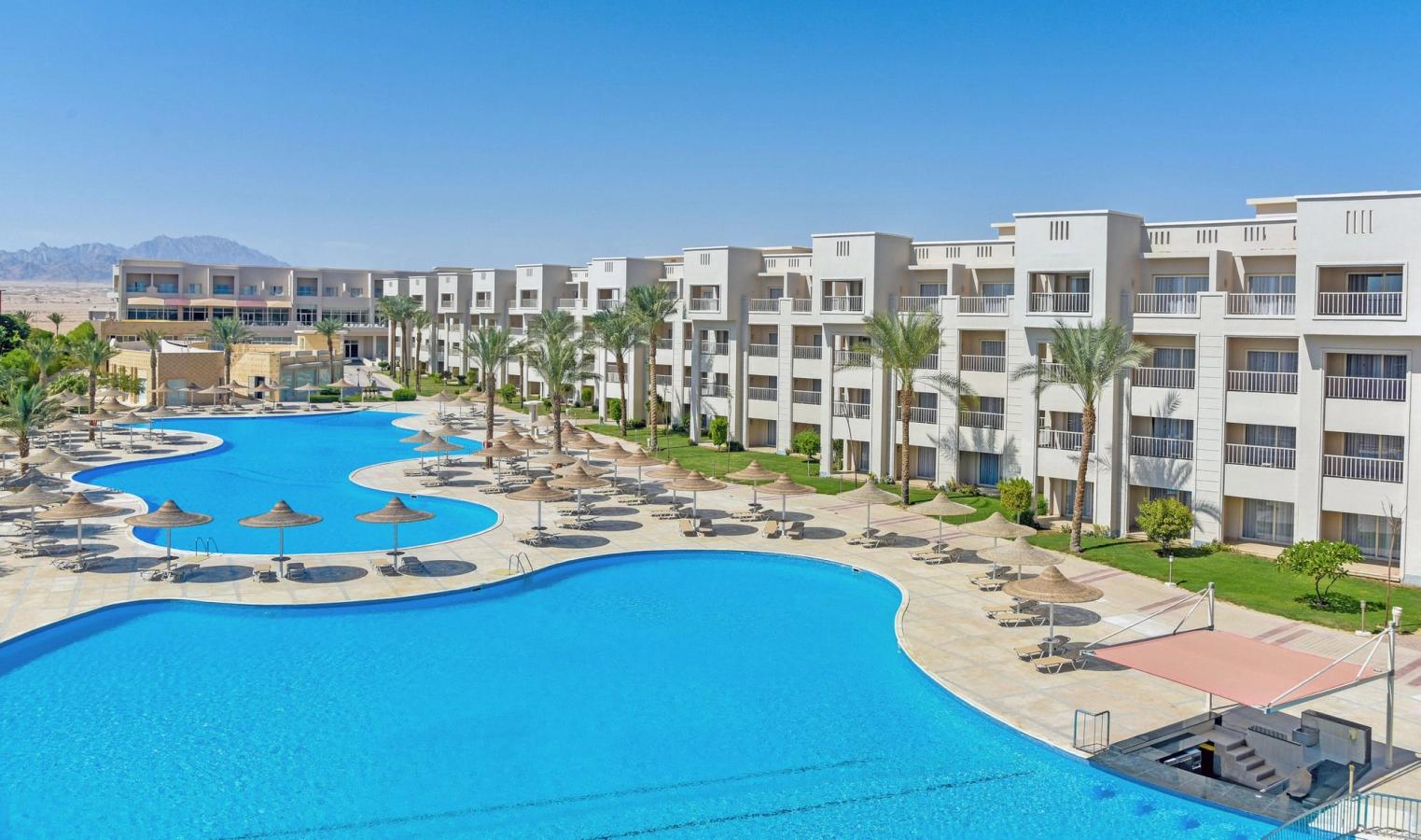 Nyd sol og badning og afslappede stunder på All Inclusive hotellet Jaz Soma Beach ved Rødehavet.