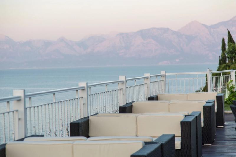 Falcon Hotel - Image 4