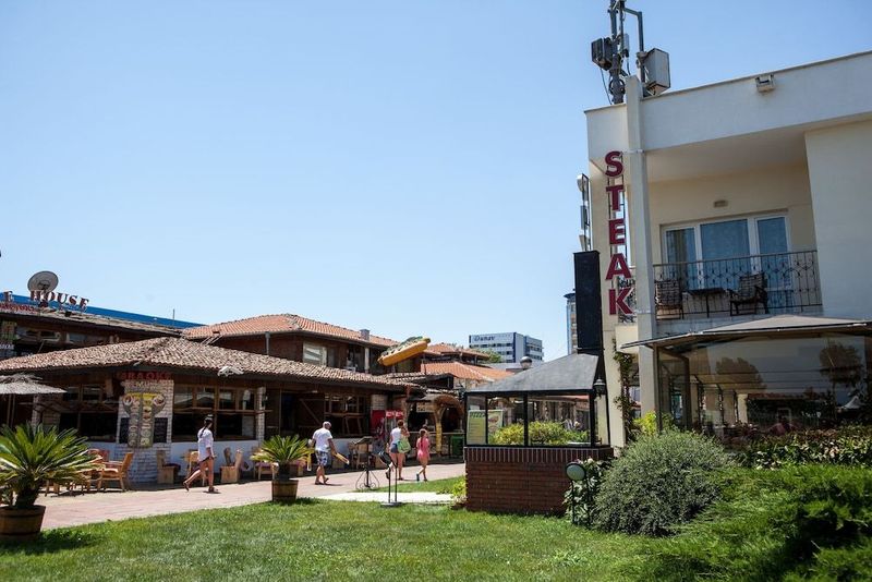 Hotel Lotus - Image 6