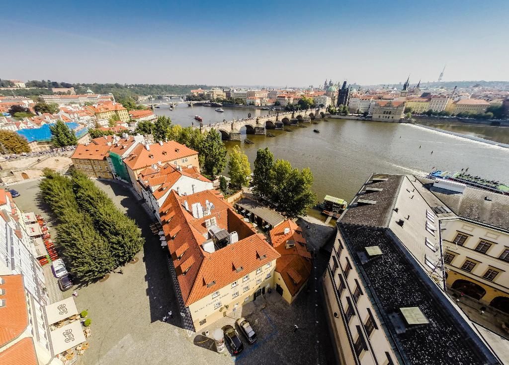 Archibald at the Charles Bridge - Image 1