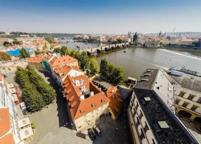 Archibald at the Charles Bridge