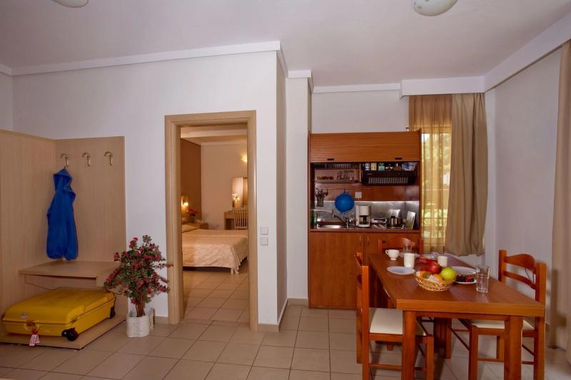 Caravel Hotel Apartments - Image 5